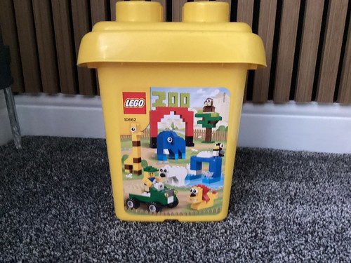 Empty lego duplo - or,